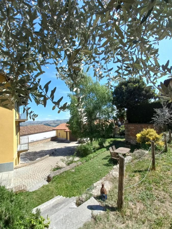Il Giardino Di Olivia Apartment Guarene Luaran gambar