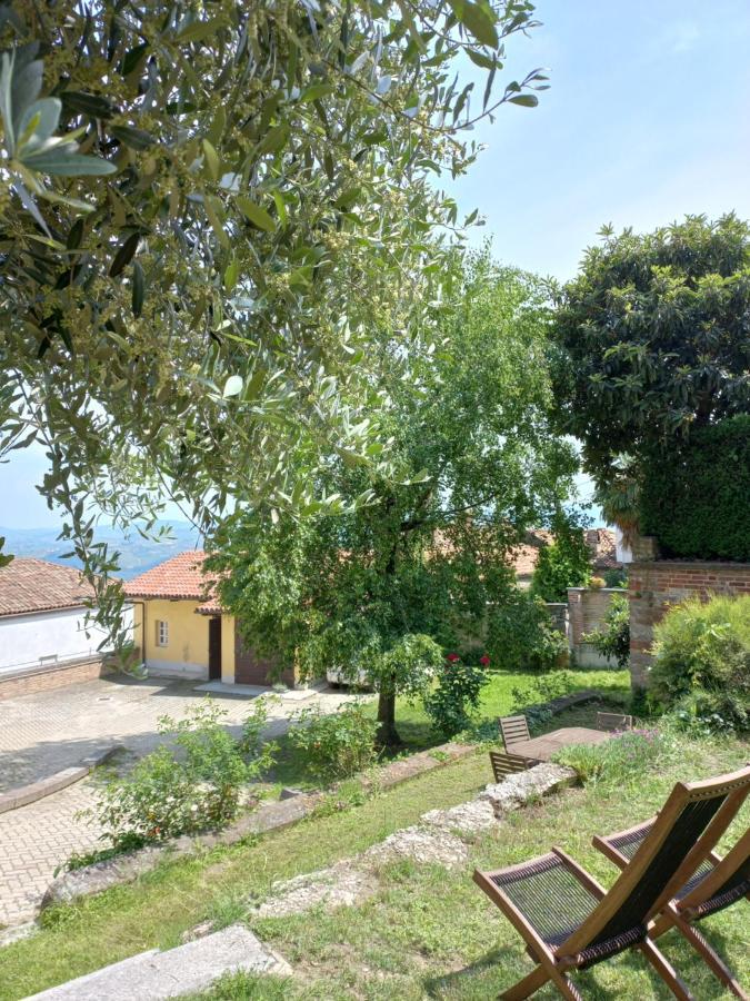 Il Giardino Di Olivia Apartment Guarene Luaran gambar