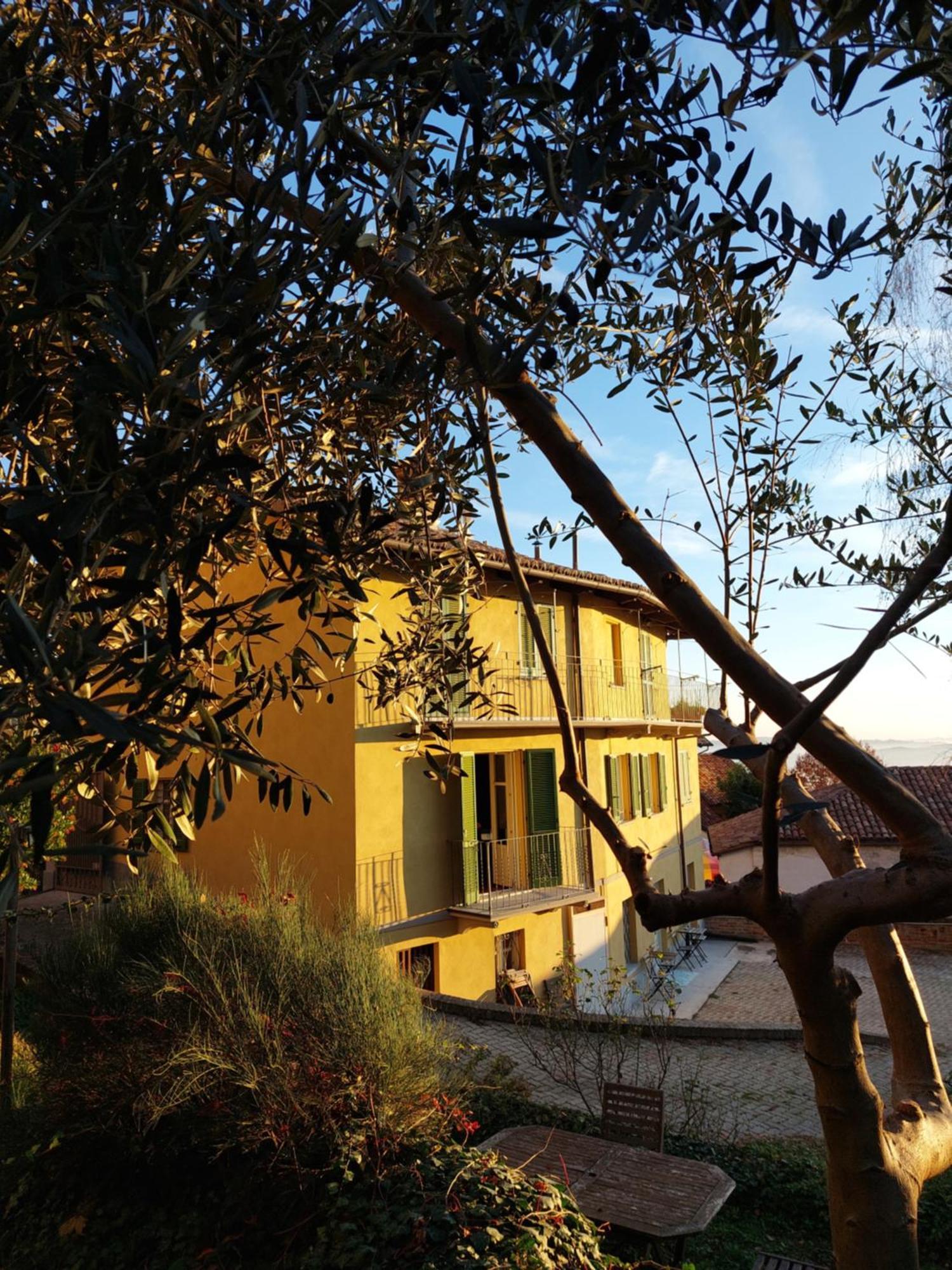 Il Giardino Di Olivia Apartment Guarene Luaran gambar