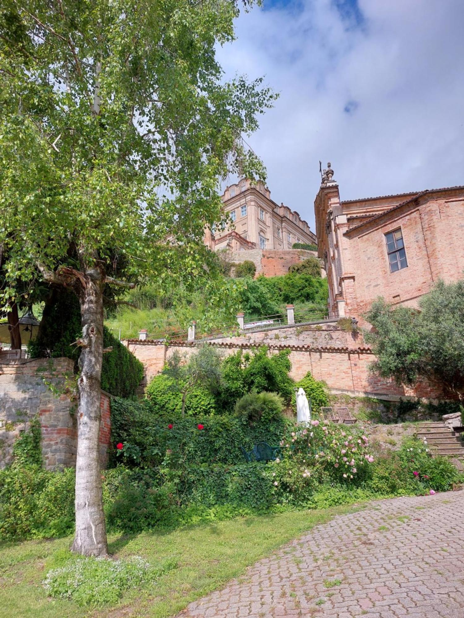 Il Giardino Di Olivia Apartment Guarene Luaran gambar