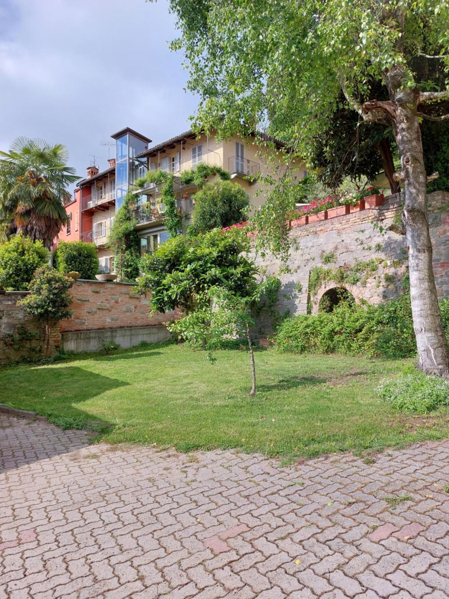 Il Giardino Di Olivia Apartment Guarene Luaran gambar